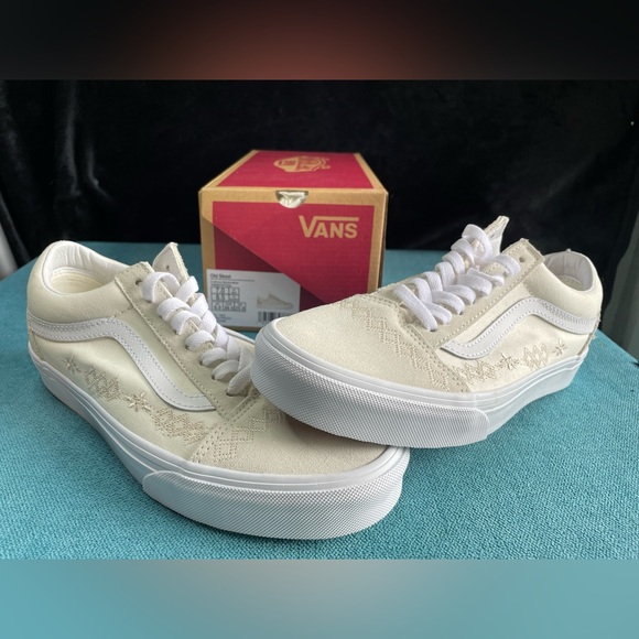VANS★OLD SKOOL★もこもこ★COZY MULTI/TRUE WHITE Toddler Old Skool V Shoe in Marshmallow White | Vans